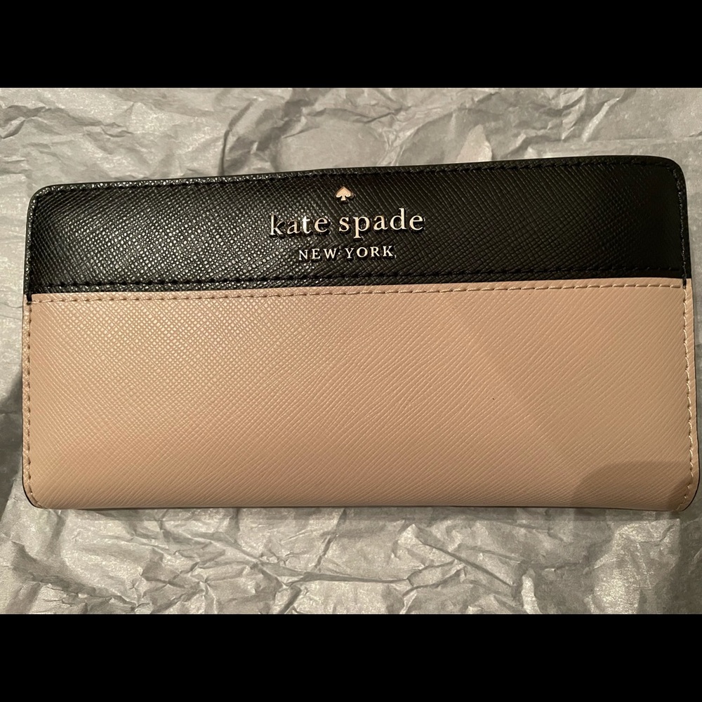 Kate Spade wallet. 💜